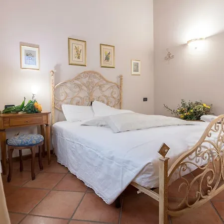 Le Rondini Bed & Breakfast 3*